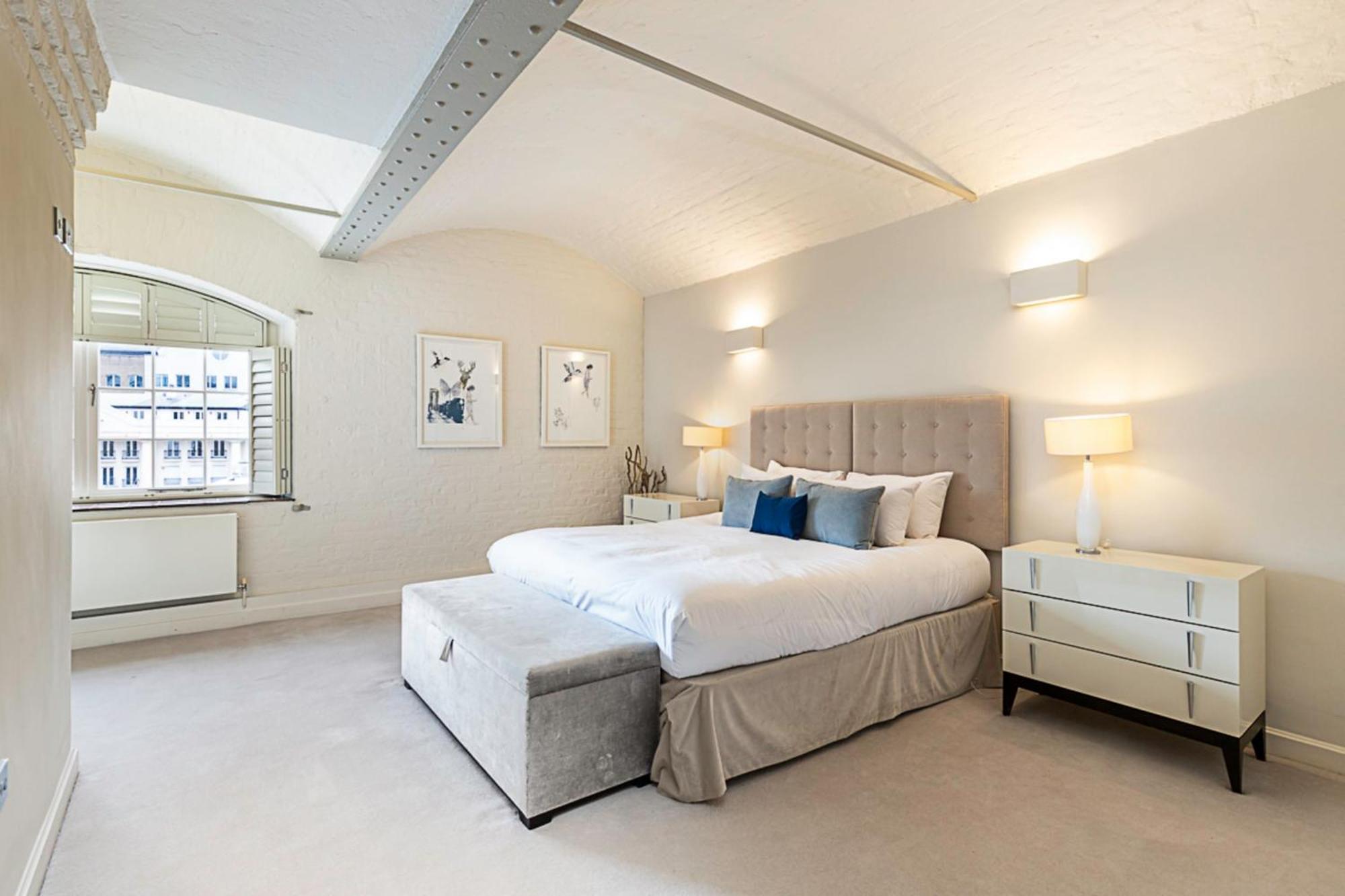 Charming In St Katharine Docks * Londra